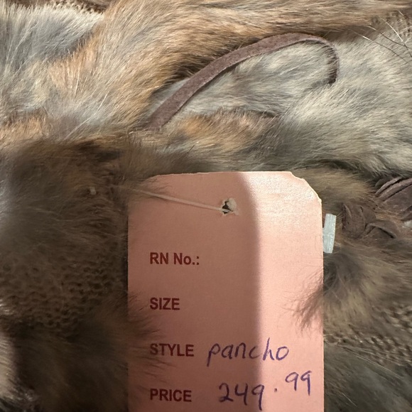 Beautiful Dolce Cabo Fur Pancho in Cream/ Brown color - Picture 7 of 7